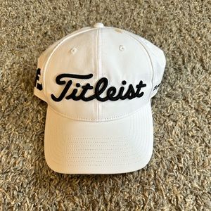 Women’s black & white Titleist hat